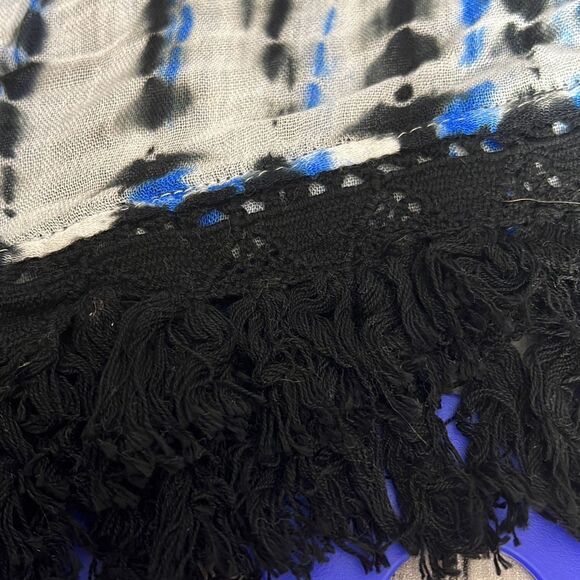 Gypsy Sand Women's Frayed Hem Tie-Dye Pattern Blue/Black/Cream Scarf NWT - Picture 7 of 7